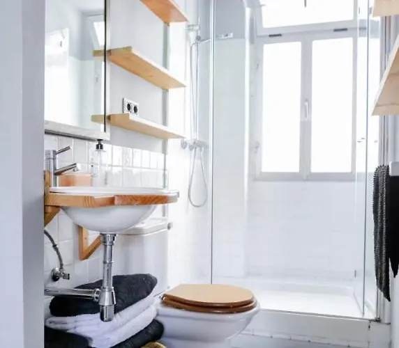 Espacio Triple Y Completamente Equipado * Більбао