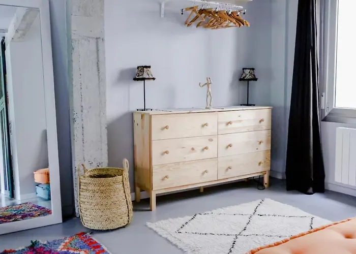 Espacio Triple Y Completamente Equipado * Більбао